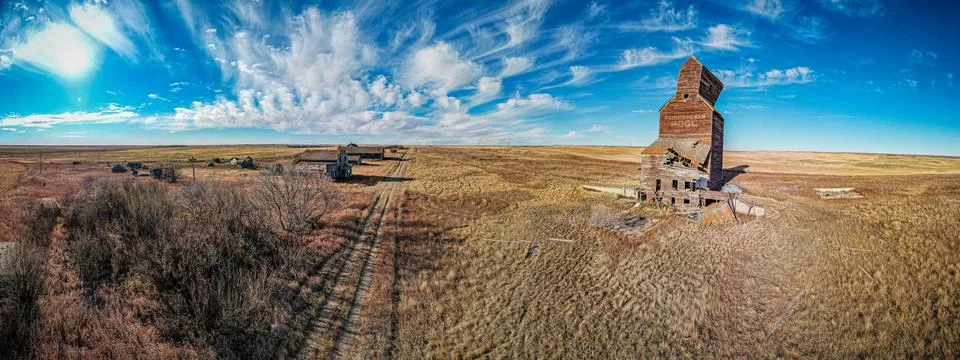 A desolate landscape with a large grain elevator in the middle Stock Photos