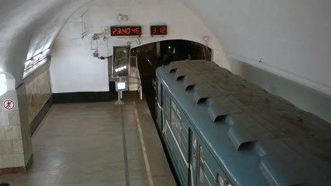 Despatching subway train 81-717 from metro station Novokuznetskaya Video stock 88244863