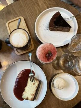 Dessert and coffee on cafe table Stock-Fotos