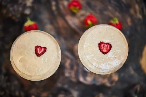 Dessert is even better when its shared. a freshly made cream snack served in a Foto stock