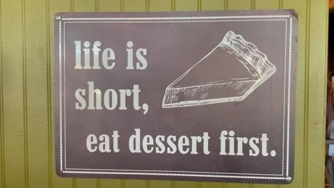 Dessert first sign 스톡 동영상 172335728