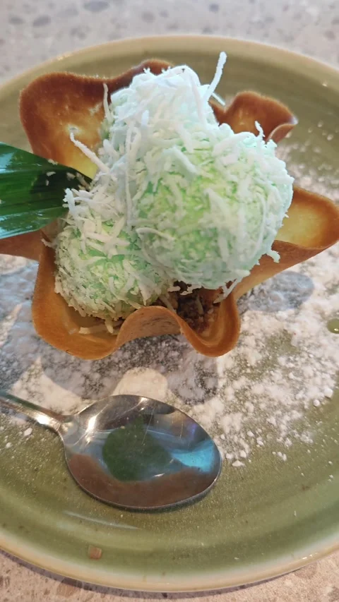 A dessert on the plate Stock Footage 328265777