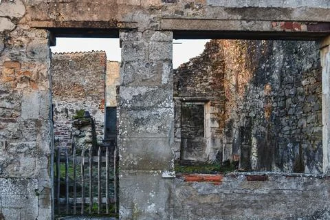 Destroyed building during World War 2 in Oradour- sur -Glane France Foto stock