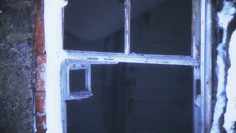 Destroyed building in snow Vidéo 108261649