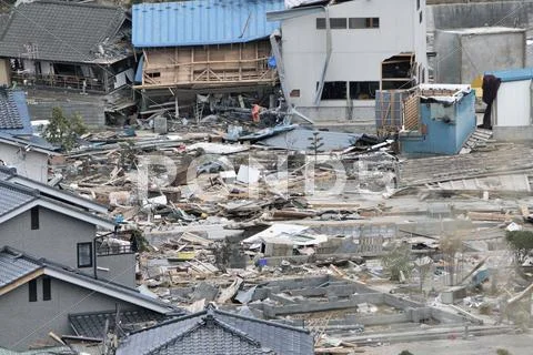 Destroyed Family-Japan Tsunami Stock Photos