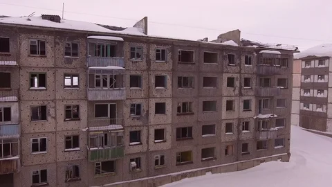 Destroyed five storey house Video stock 107078185