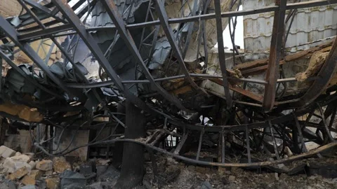 Destroyed house after bomb attacks in Ukraine. Ukraine war. Stock-Footage 244049472