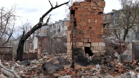 Destroyed house due to a Russian shell Vidéo 200131104