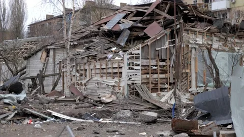 Destroyed house due to a Russian shell Vidéo 200131207