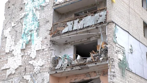 Destroyed house due to a Russian shell Vidéo 200131632