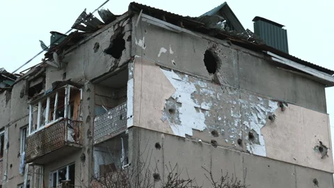 Destroyed house due to a Russian shell Vidéo 200920469