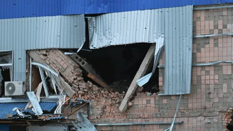 Destroyed house due to a Russian shell Vidéo 200921183