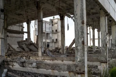Destroyed large concrete building without external walls with a visible frame of Stock Photos