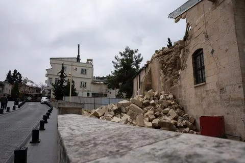 Destroyed mosque minaret in the old city of Gaziantep due to Turkey Earthquake 스톡 사진
