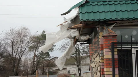 Destroyed roof Stockbeeldmateriaal 49083867