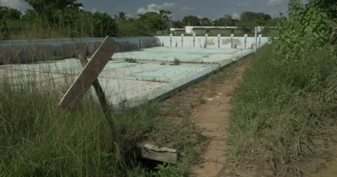 Destroyed swimming pool in Cuba Video stock 62423990