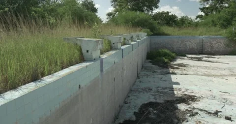 Destroyed swimming pool in Cuba Video stock 62424134