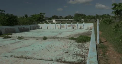 Destroyed swimming pool in Cuba Video stock 62424204