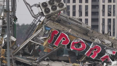 Destruction after a Russian missile attack in Kyiv Stock-Footage 176902440