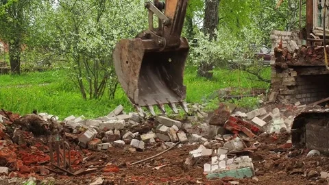 Destruction of an old building, an excavator breaks an old house. Deconstruct Stock Footage 196473772