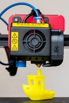 Detail of 3D printer printerhead with hotend and fan. Little plastic FDM ship Foto stock
