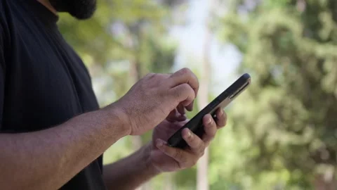 Detail of black man hands using smartphone mobile phone 스톡 동영상 287492120