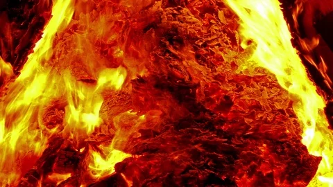 Detail of a bonfire. Video stock 93039415