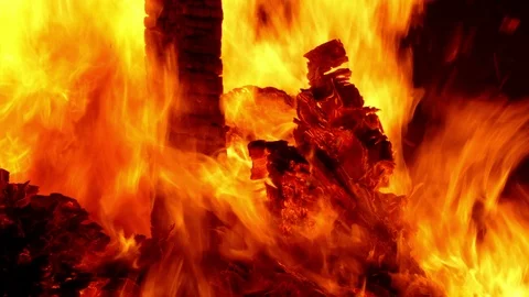 Detail of a bonfire. Video stock 93042329