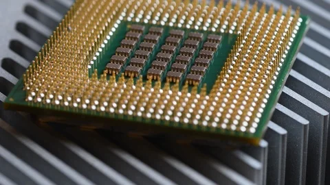 Detail of CPU Chip Processor over aluminum heatsink 스톡 동영상 106331521