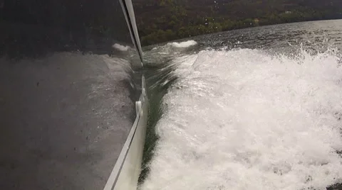 Detail of the hull of a boat navigating  Video stock 43324304