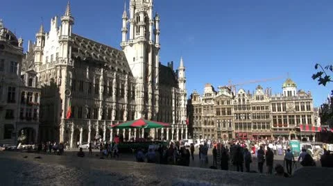 Detail of roof and gold statues on roof of maison in grand place Stock Footage
