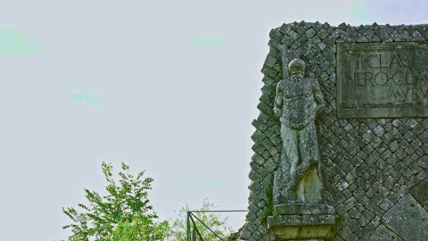 Detail of the statues placed on the upper arch of the Porta di Bojano Stock Footage 157762599