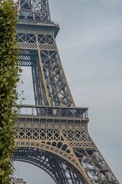 Detail of the structure of the Eiffel Tower detail of the structure of the... 写真素材