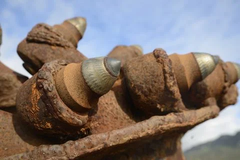 Detail of the teeth on an underground coal mining machine displayed in a park at 库存照片