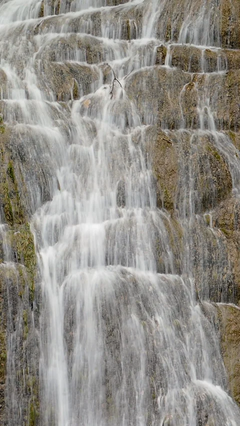 Detail view of waterfall in vertical format. Silk effect.Long exposure. 스톡 동영상 289005059