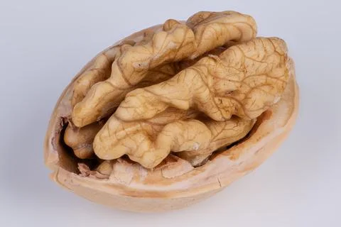Detailed macro investigation of walnut kernel surface features and shadows. Comp Foto stock