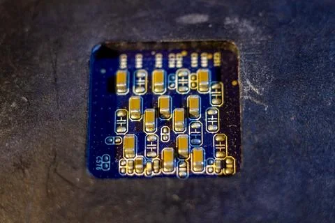 Detailed macro shot showing tiny electrical elements and surface mount device Foto stock