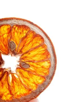 Detailed macro of translucent orange slice with seeds, backlit citrus fruit Foto stock