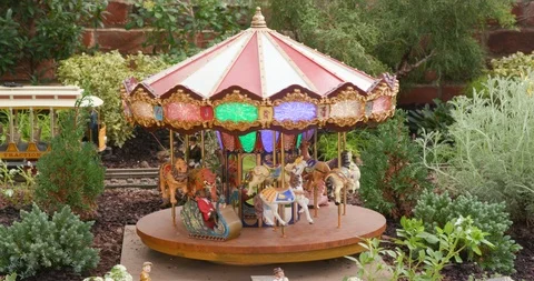 Detailed Model Train Set with Miniature Spinning Carousel / Merry-Go-Round Vídeo Stock 99462416