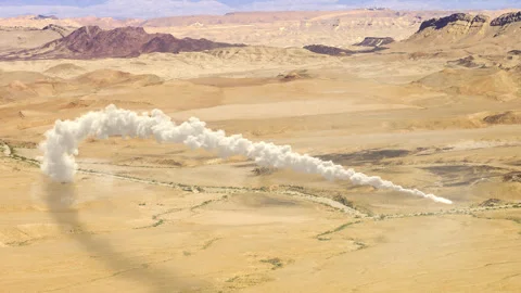 Detailed realistic animation of Missile Launch with dynamic smoke and exhaust. 動画素材 337597222