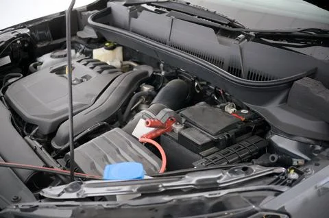 Detailed view of a car engine during maintenance process Foto stock