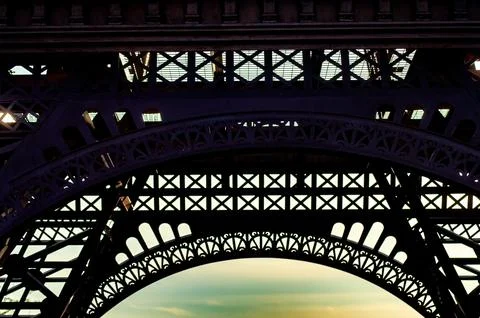 Detailed view of the eiffel tower ironwork against the sky in paris, france.. Fotos Stock