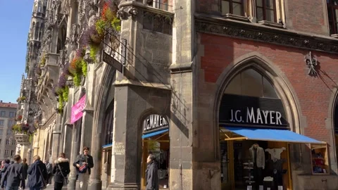 Detailed view of New Town Hall (Neues Rathaus) in Munich, Germany Stock Footage 165949341