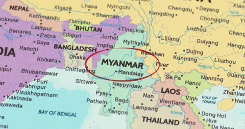 Detailed view of a red circle marking to myanmar on a modern political world map Vídeo Stock 348178733