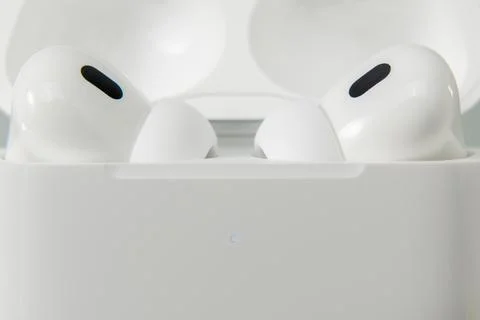 Detailed view of wireless earbuds inside an open charging case. 스톡 사진