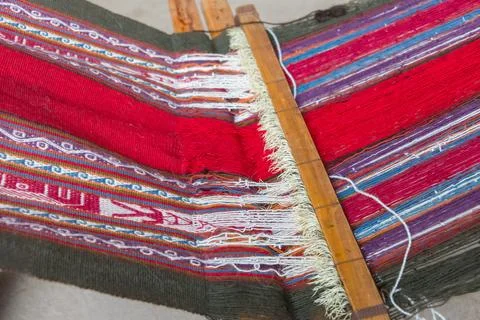 Details of fabrics making process by local peruvian women Foto stock