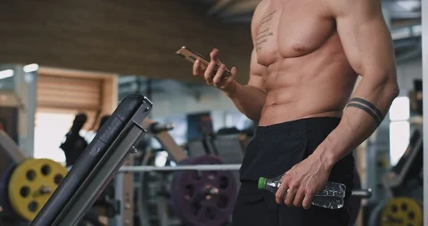 Details in a gym class guy with a perfect body walking around in front of the Video stock 114762010