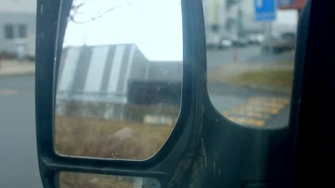 Detected subtle sounds and reflections in cityscape from parked car Видео 333906523