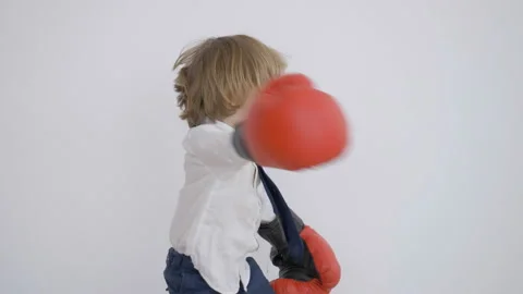 Determined elegant child with tie hit with box gloves, funny kid playing Vidéo 135166383