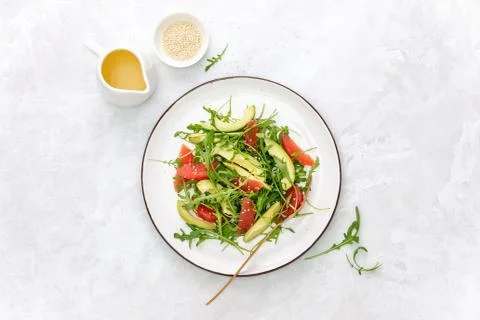 Detox grapefruit and arugula salad, top down view Foto stock